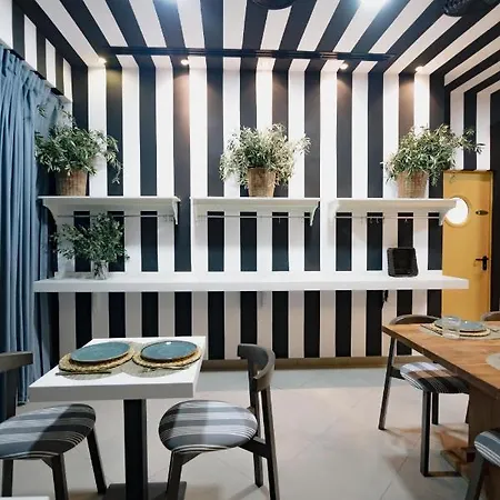 The Little Corner לינה וארוחת בוקר 4*