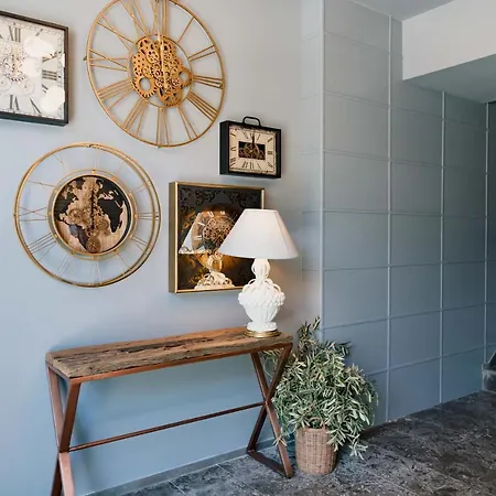 לינה וארוחת בוקר The Little Corner