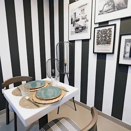 The Little Corner ולנסיה