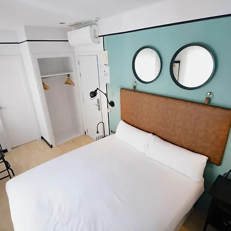 The Little Corner לינה וארוחת בוקר