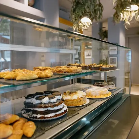 לינה וארוחת בוקר The Little Corner